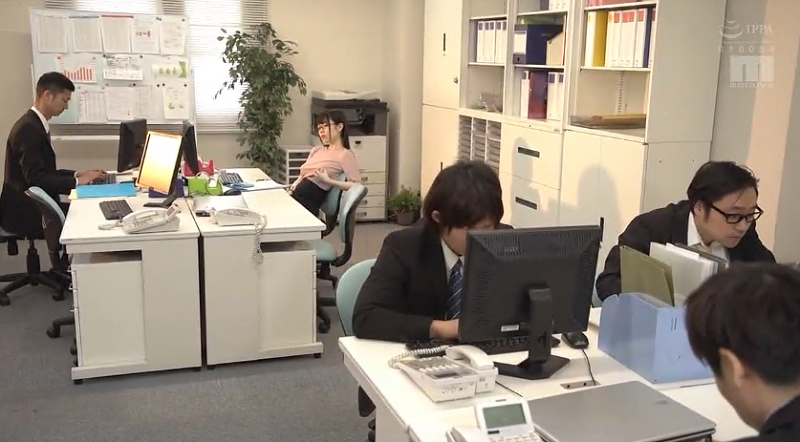 du-em-nhan-vien-van-phong-cuc-phe