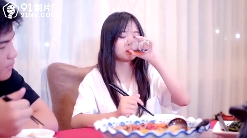 em-say-em-hoc-sinh-china-vu-to-roi-dit-nat-lon