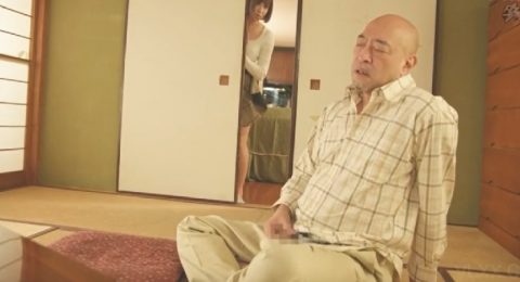 Ảnh trong Bắt gặp bố chồng thủ dâm, con dâu gạ tình để thoả mãn