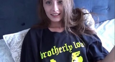 Ảnh trong Rình nhỏ em gái xinh đẹp tuổi teen đi tắm và cái kết