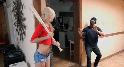 Ảnh trong Đang trong cơn phê thì tên trộm đột nhập vào nhà