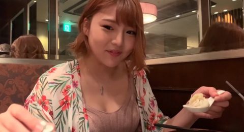 Ảnh trong Đưa em người yêu đi ăn tối, tối về ăn em sau