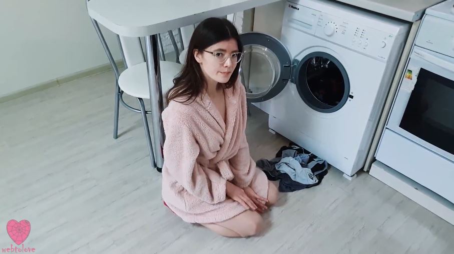 co-em-gai-dang-yeu-them-dit