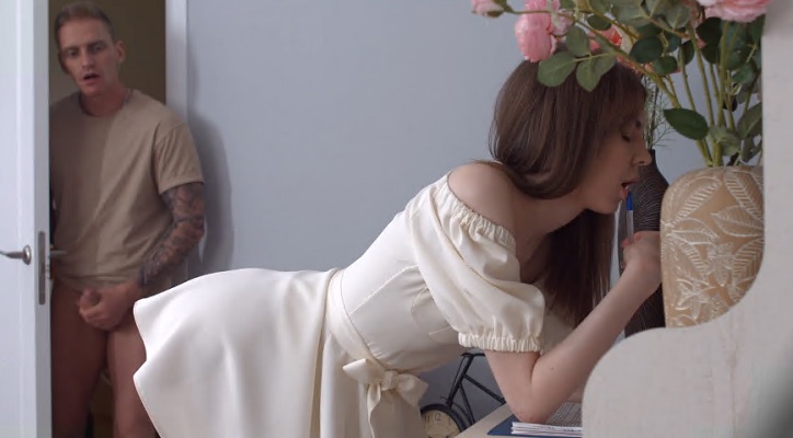 o-kia-em-gai-sao-khong-mac-quan-lot-vao-the-kia