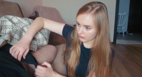 Ảnh trong Bố dượng đang ngủ cô con gái nảy sinh ý định táo bạo