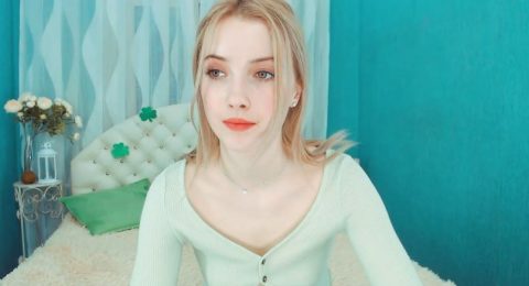 Ảnh trong Em gái tóc vàng dễ thương thủ dâm